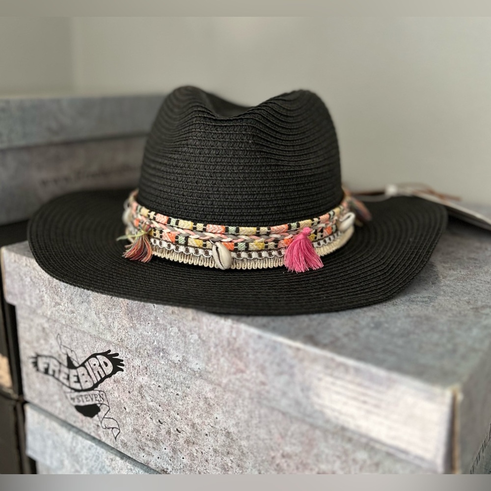 NWT Fee et Rit BLACK STRAW HAT (S)